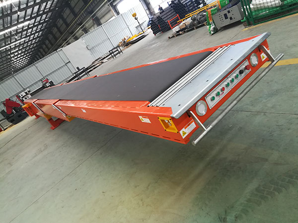 Platform fixed belt retractable conveyor